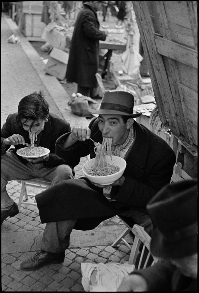 Henri Cartier-Bresson, Epiphanie, Piazza Navona, Rome 1951