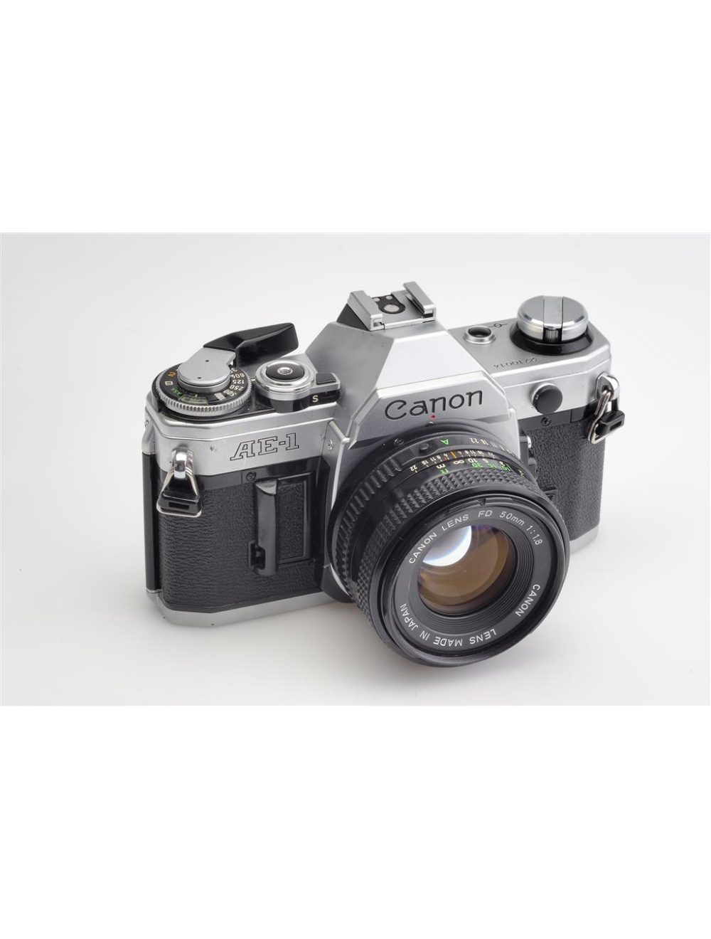 Canon AE-1 Chrome w. 1.8/50mm #2710014 | JO GEIER
