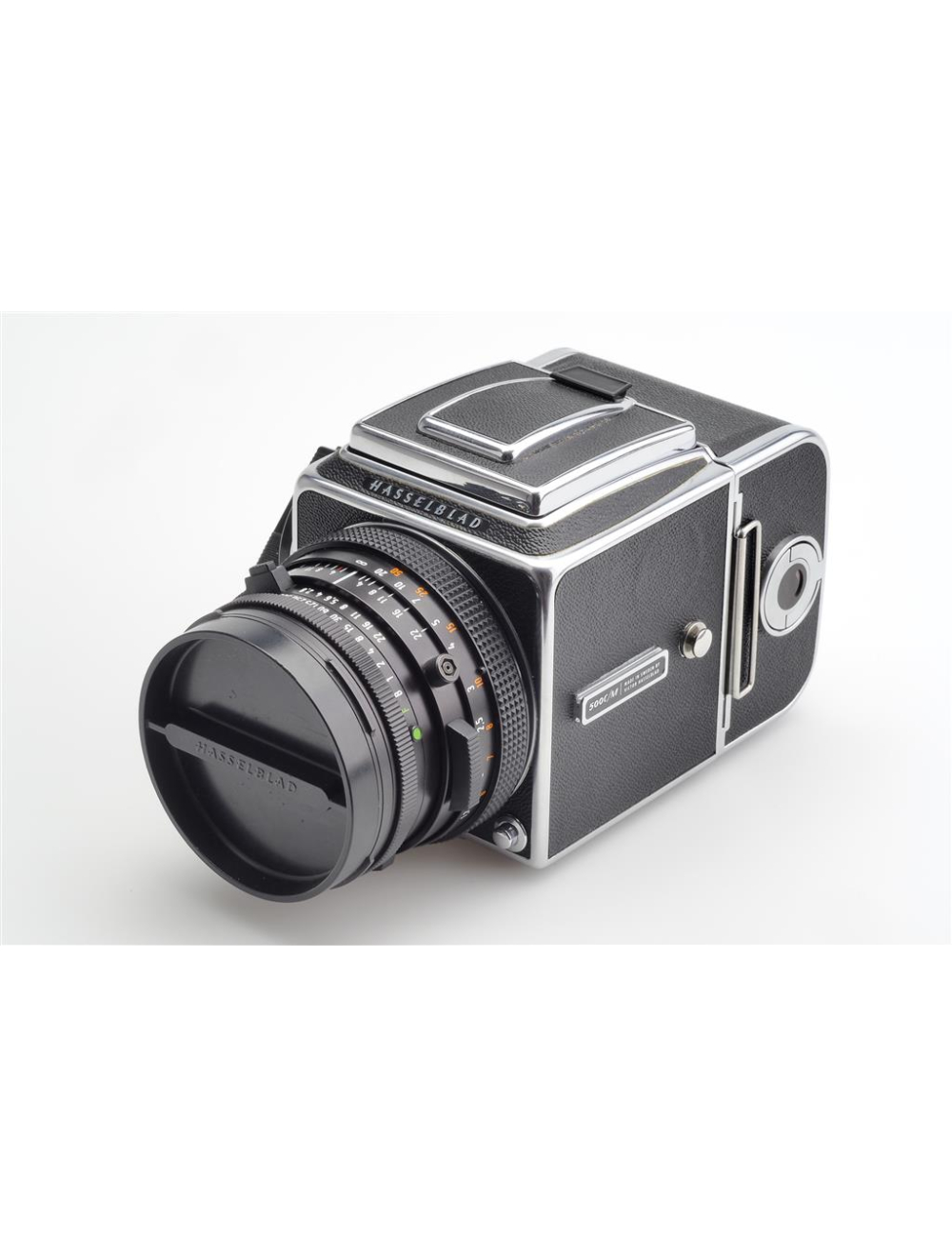 Hasselblad 500 C/M Chrome w. CF Planar 2.8/80mm T* & Mag. 12 | JO