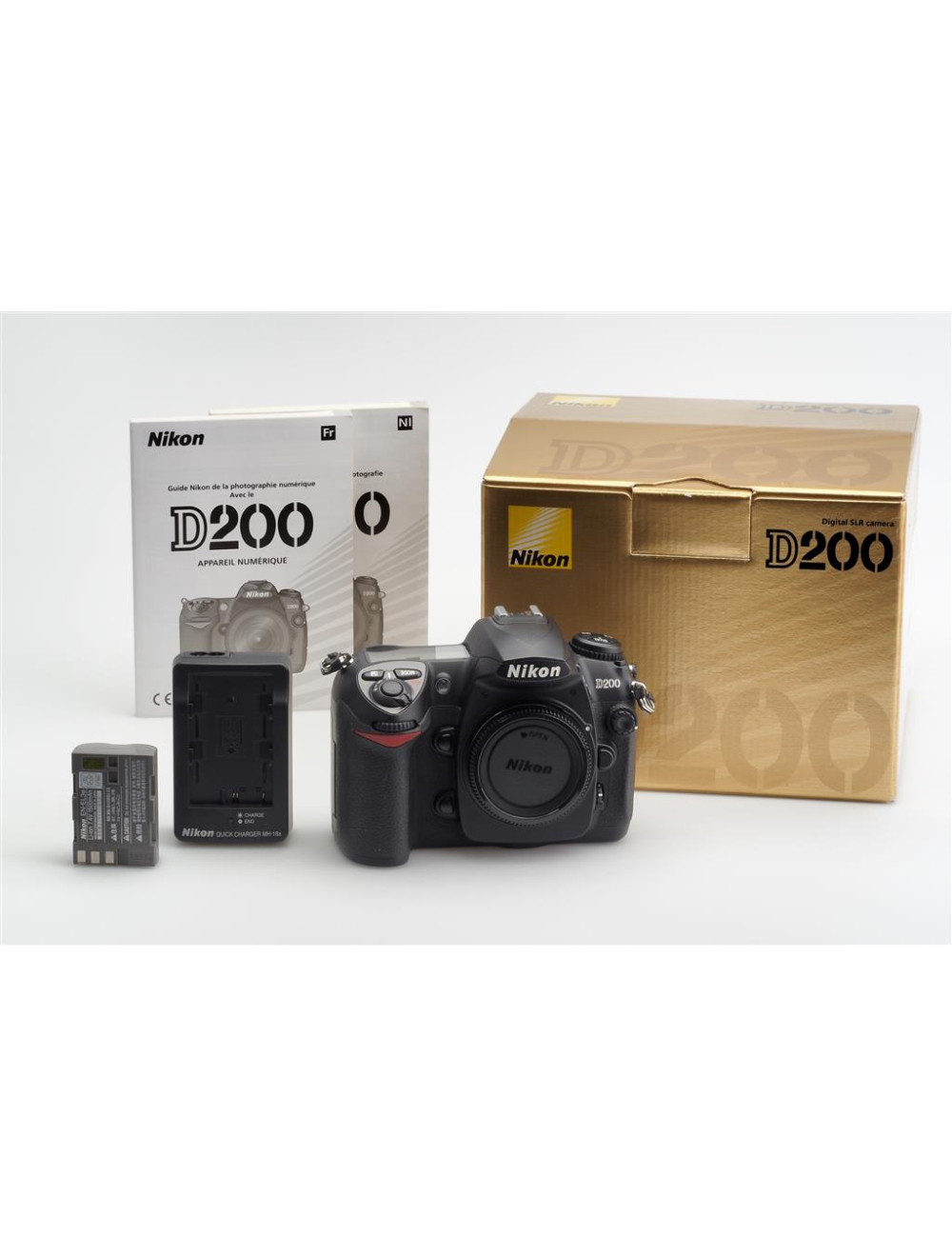 Nikon D200 Body w. Box #4014268 2156 Exposures | JO GEIER