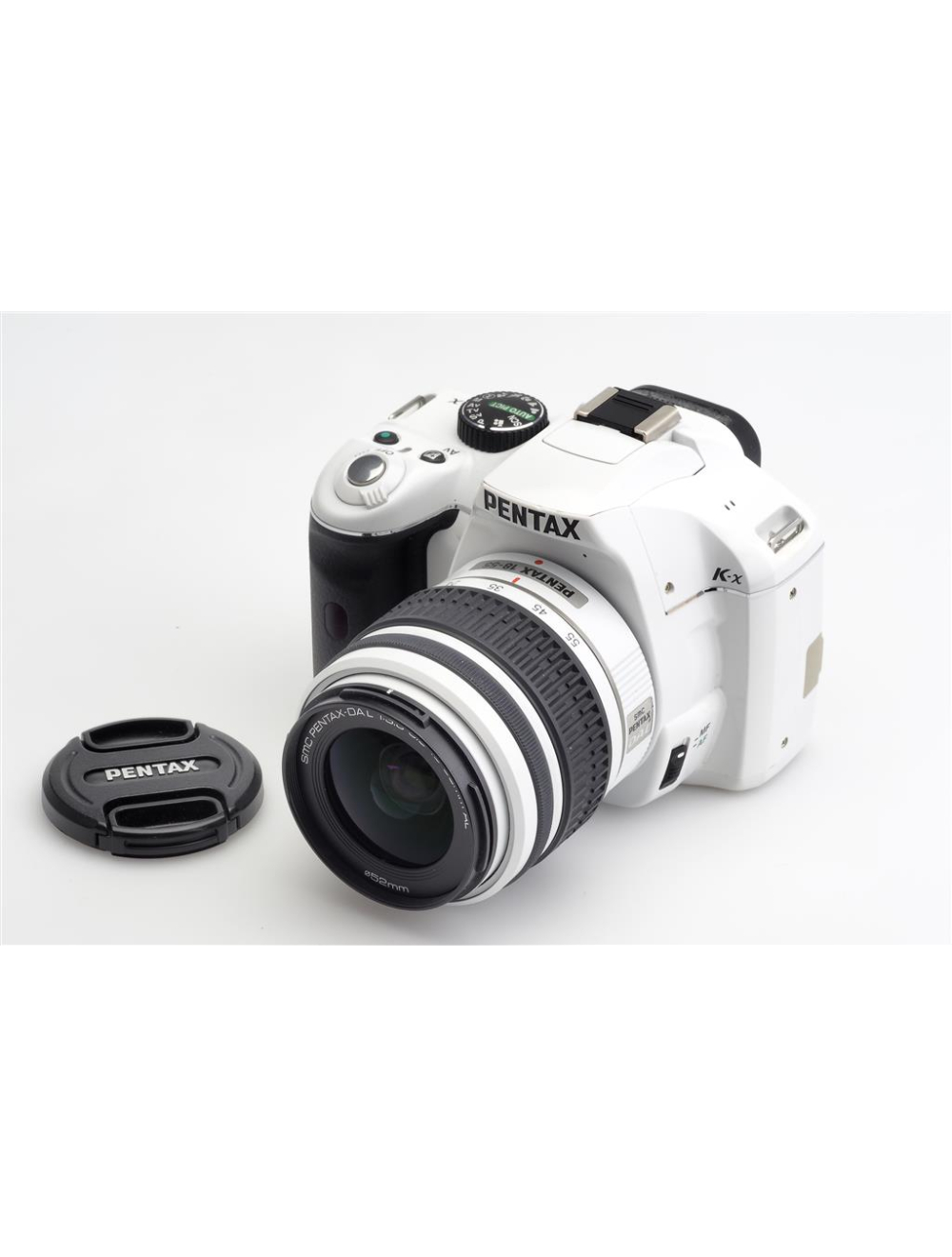 Pentax K-X White w. 3.5-5.6/18-55mm SMC Pentax-DA L AL & Box | JO