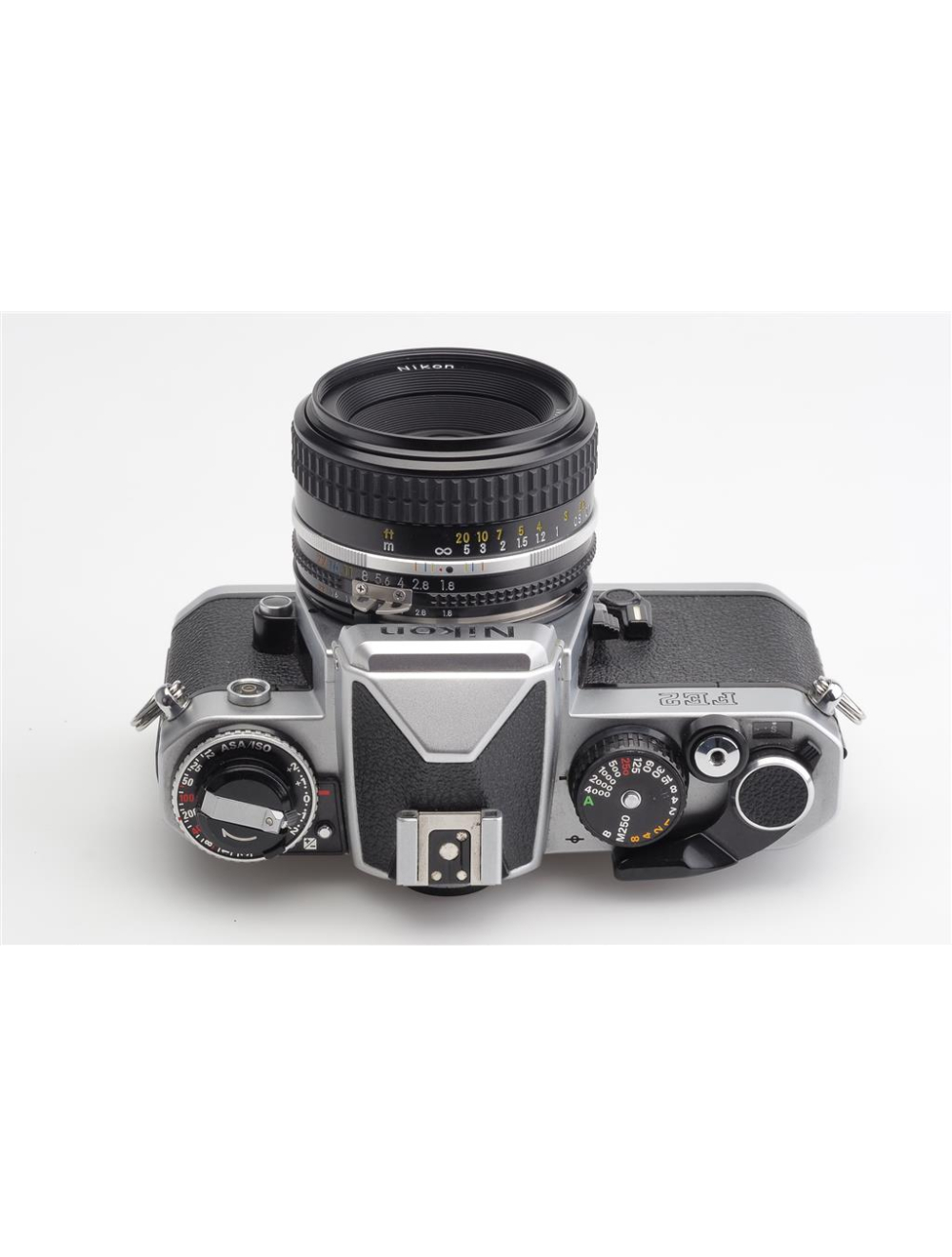 Nikon FE2 Chrome w. 1.8/50mm & L37c UV Filter & HR-1 Hood | JO GEIER