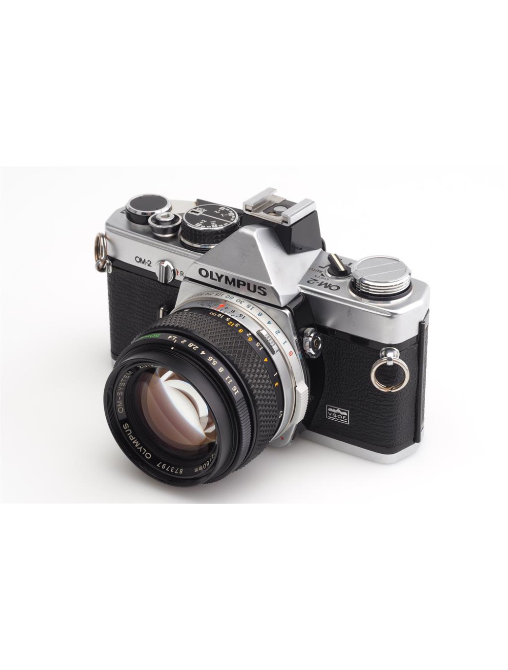 Olympus OM-2 Chrome w. 1.4/50mm Zuiko MC Auto-S | JO GEIER