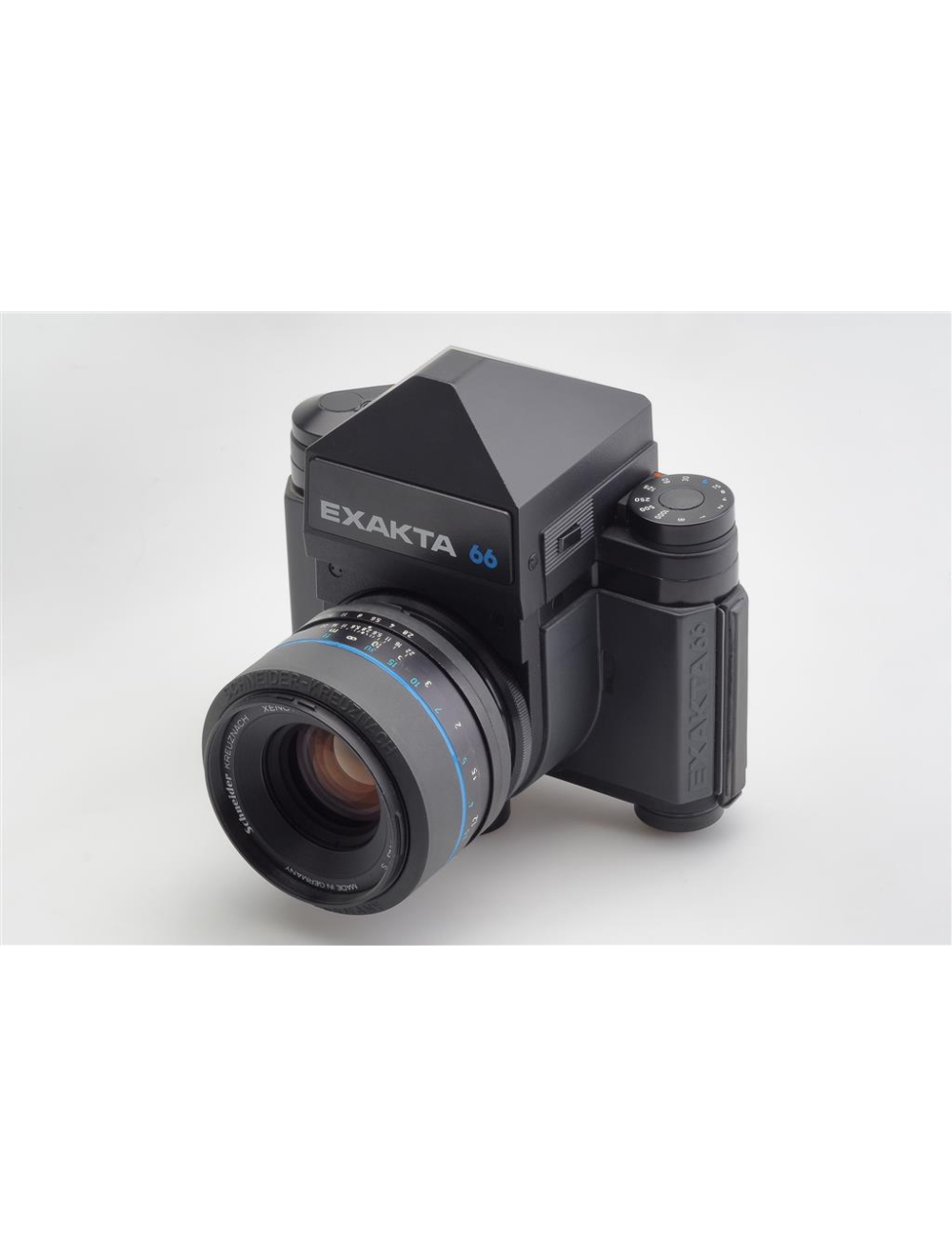 Exakta 66 Mod. 1 Outfit w. 2.8/80mm Xenotar MF & Prism | JO GEIER