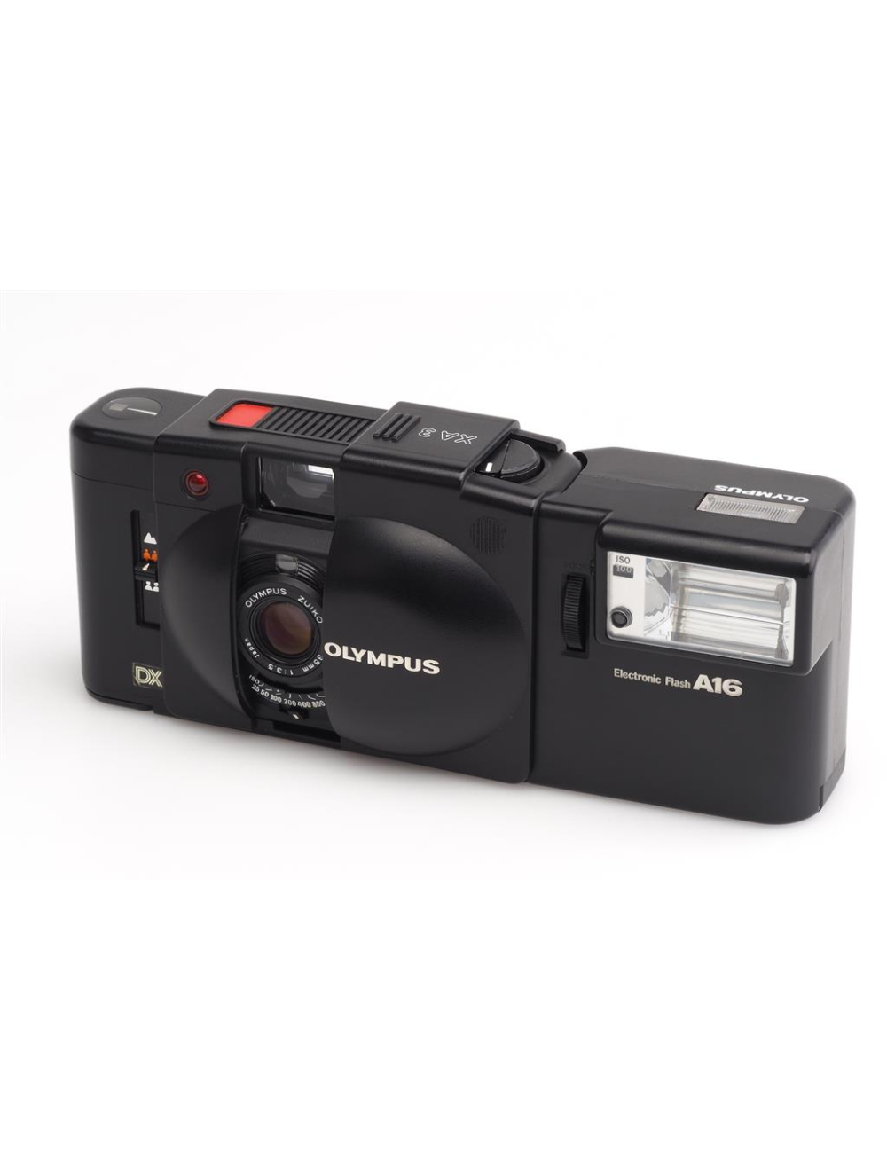 Olympus XA3 DX w. 3.5/35mm Zuiko & A16 Flash | JO GEIER