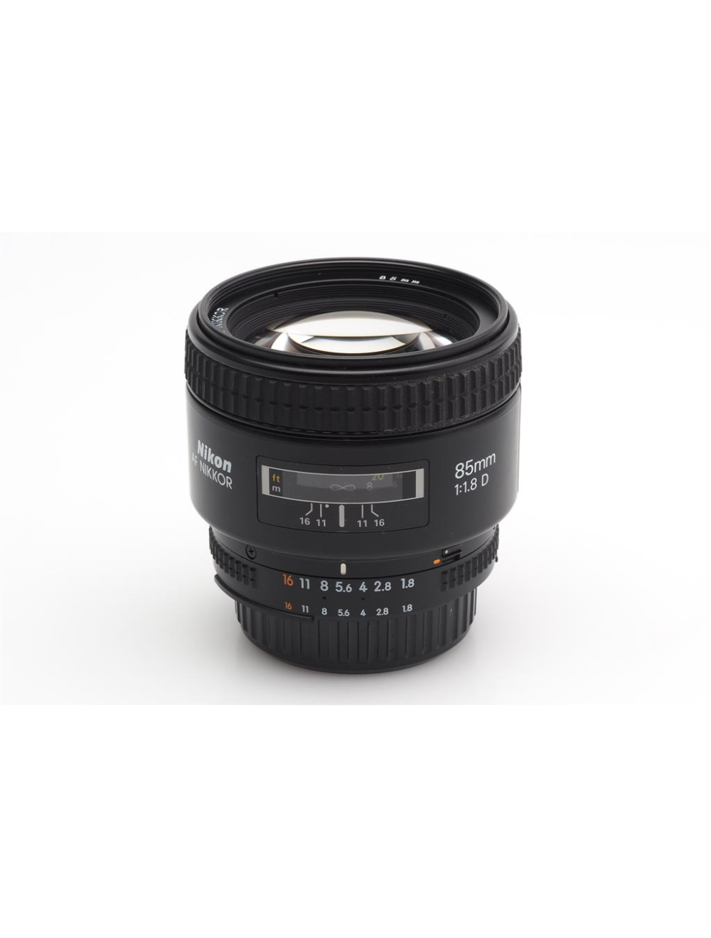 Nikon AF/D 1.8/85mm Nikkor w. Hood HN-23 | JO GEIER