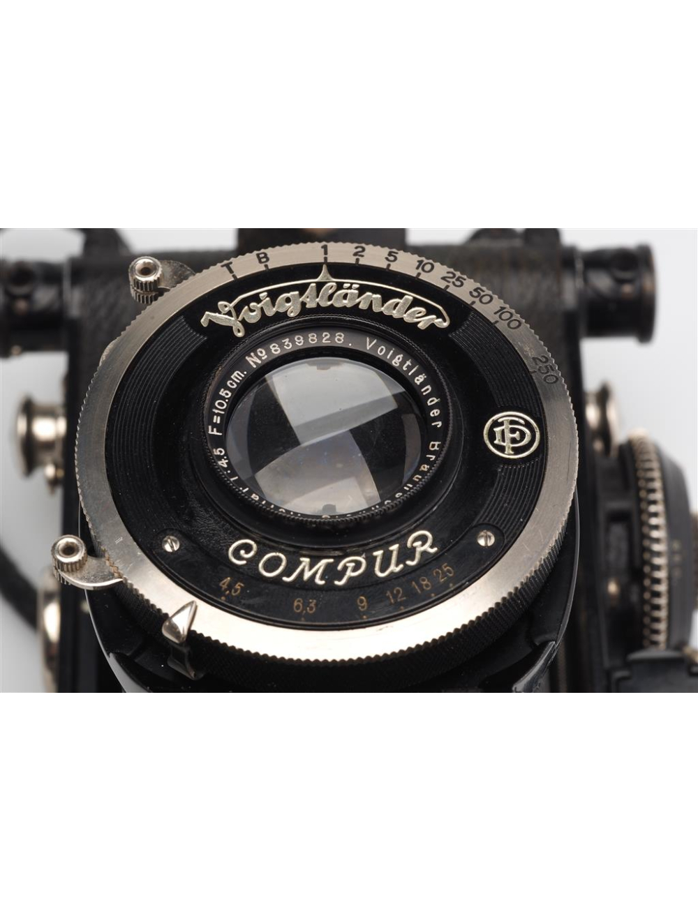 Voigtländer Prominent 6x9 w. Heliar 4.5/10.5cm & Case | JO GEIER