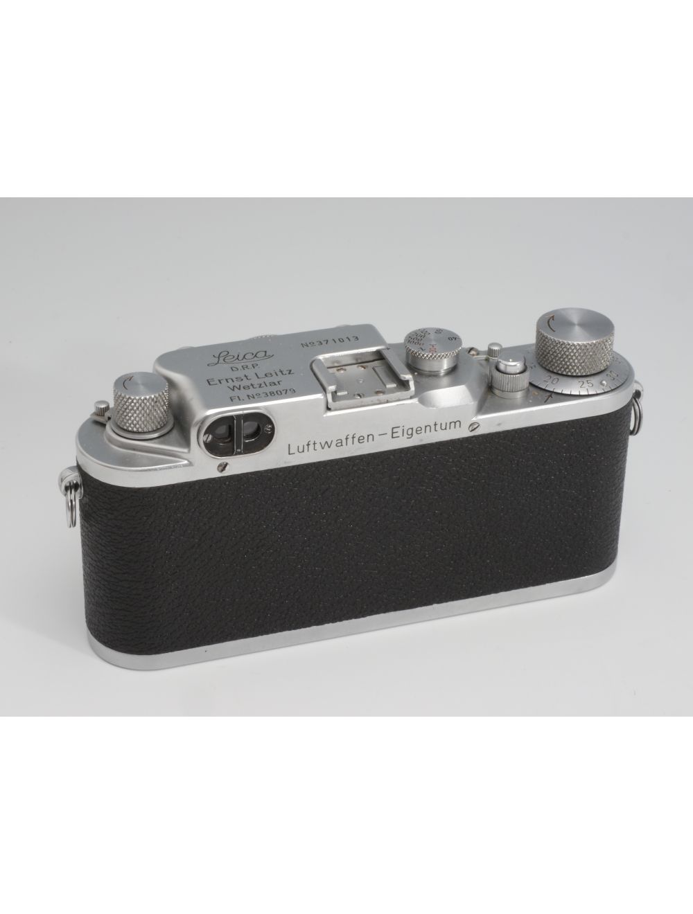 Leitz / Leica IIIc chrome Luftwaffen-Eigentum w. matching Elmar 