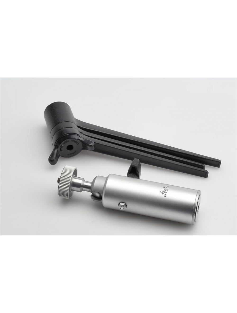 Leitz Leica TOOUG/14100 Table Tripod w. 14110 Large Head | JO GEIER
