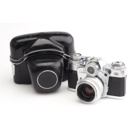 Lot 1175 - A Zeiss Ikon Contarex Bullseye SLR Camera