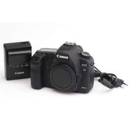 Canon EOS 5D Mark II Body w. Appr. 8500 Exposures 2x Battery | JO