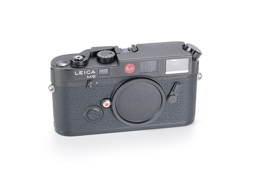 Black Leica M6 10404 camera with front cap